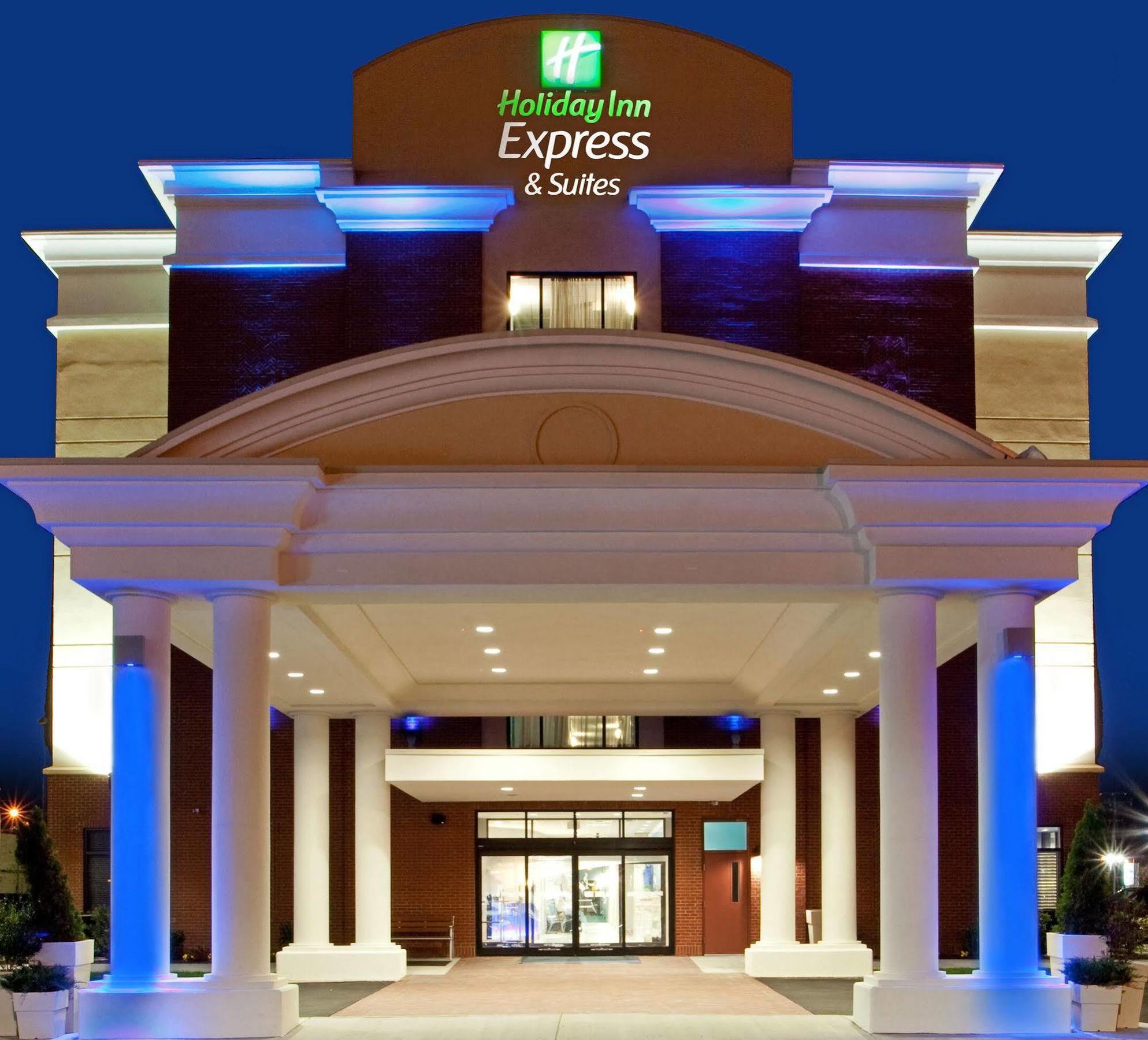 Holiday Inn Express Hotel & Suites Norfolk Airport, An Ihg Hotel Exterior photo